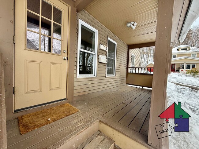 Building Photo - 32 Hall St