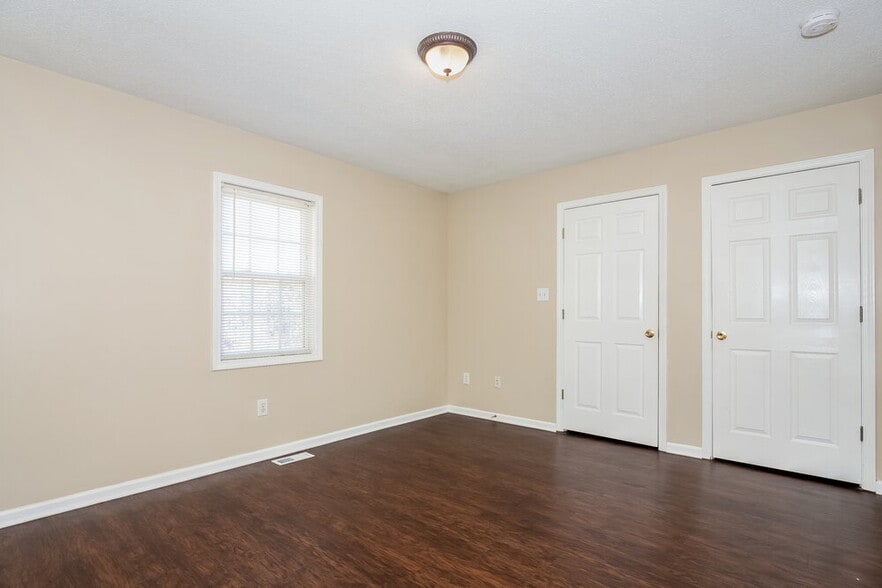 Building Photo - 103 Doree Ln