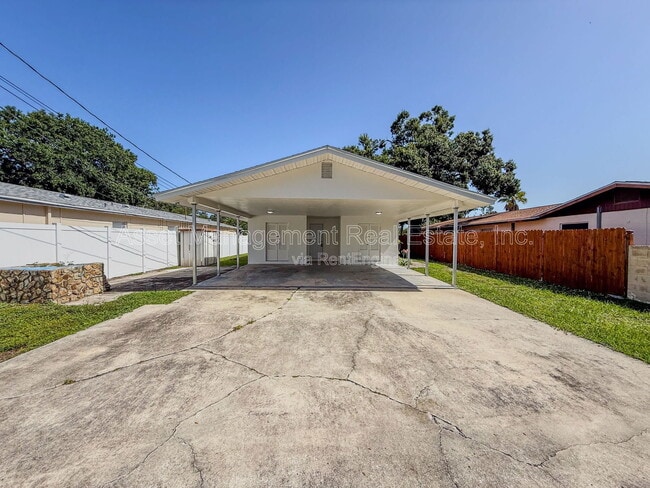 Building Photo - 474 93rd Ave N