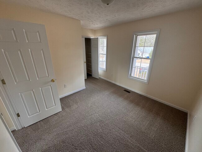 Building Photo - 885 Ridge Rd