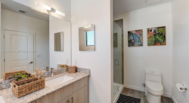 Building Photo - 1001 NE 58th St