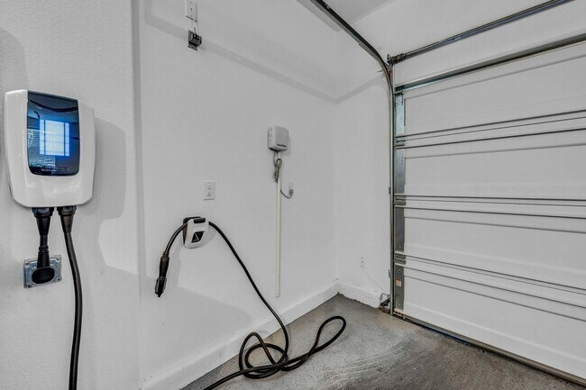 Building Photo - 688 Monroe Hl Pl