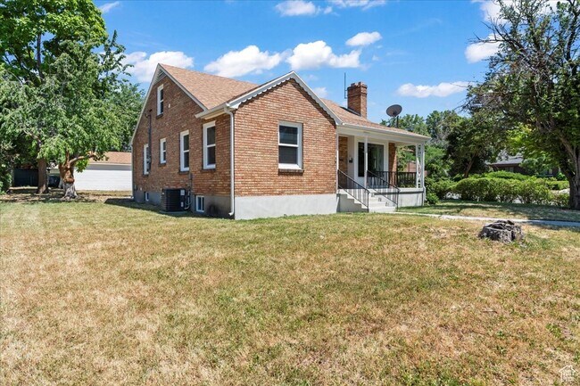 Building Photo - 2480 Jackson Ave