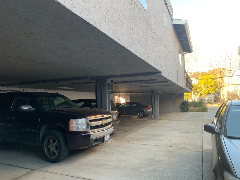 Building Photo - 729 Highland Ave