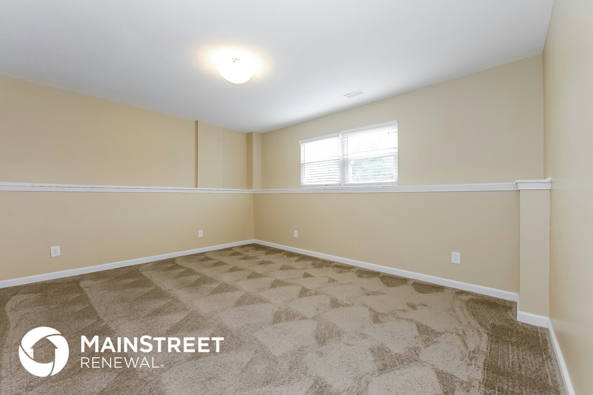 Building Photo - 1700 Clear Creek Dr