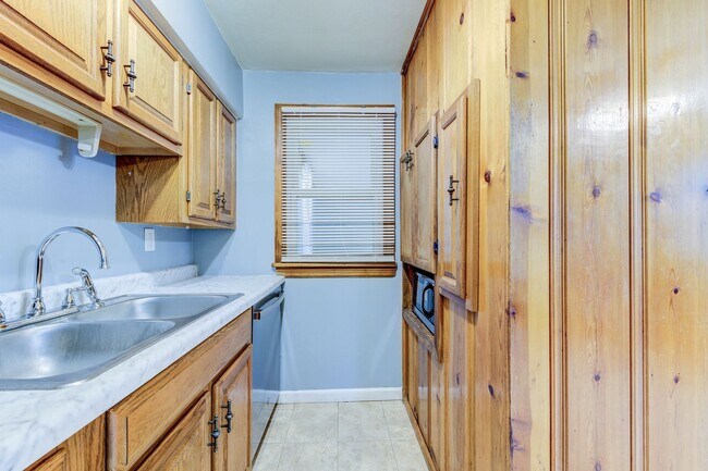 Building Photo - 3-Bedroom Home with Hardwood Floors & Fenced Yard in St. Louis