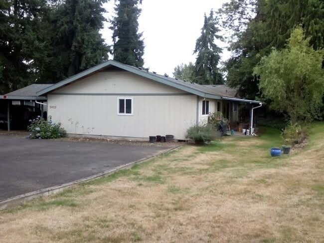 Building Photo - Meeker Creek Tri-Plex