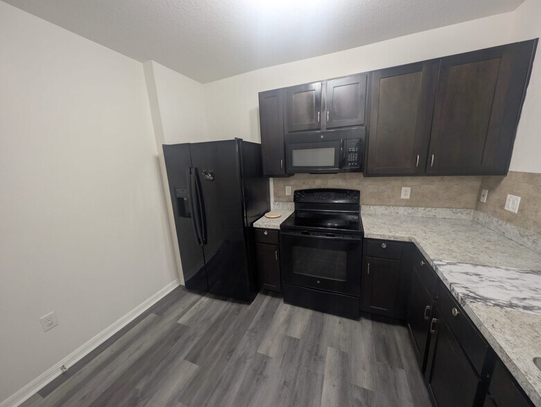 Building Photo - 9710 Hound Chase Dr