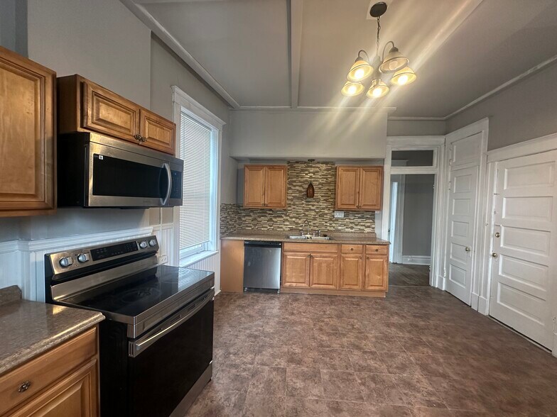 Building Photo - 2668 Nebraska Ave