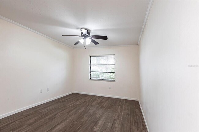 Building Photo - 5846 Deer Hollow Ln E