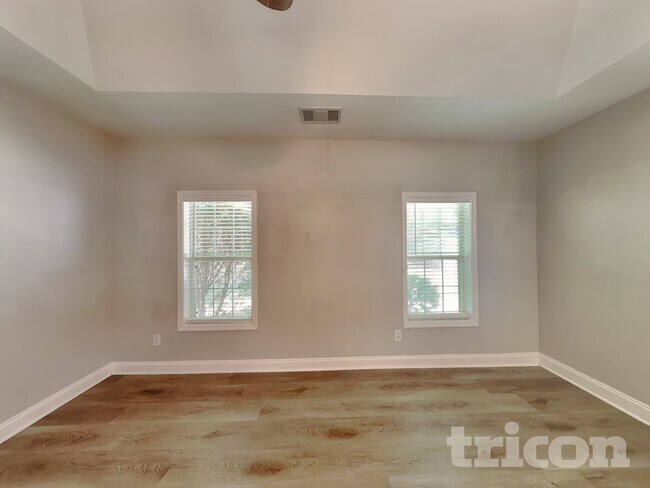 Building Photo - 123 Clarin Way