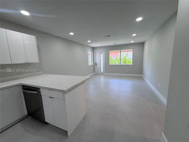 Building Photo - 850 NW 109th St