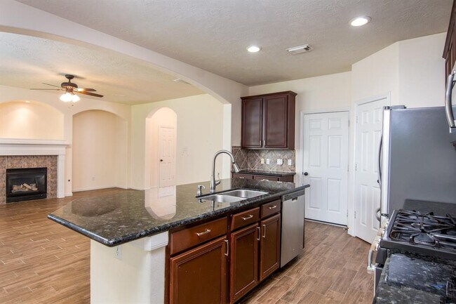 Building Photo - 147 Ledgestone Pl