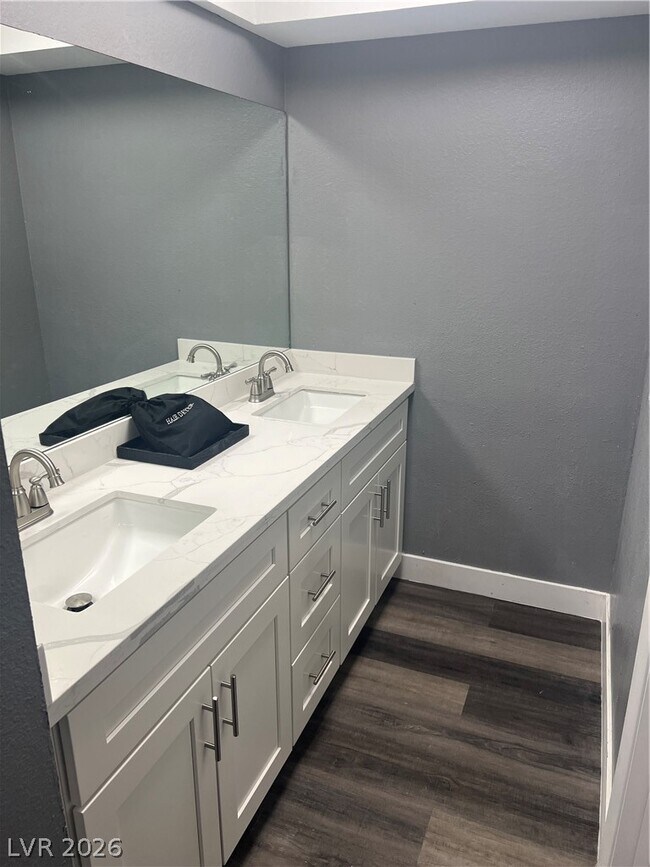 Building Photo - 3344 Medina Ct