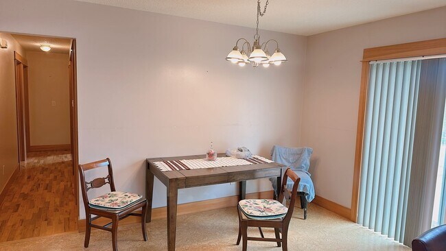 Building Photo - Available late August: this spacious 3brm/2 bath rambler near Whatcom Falls Park