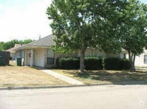 Building Photo - 3305 Fallmeadow St