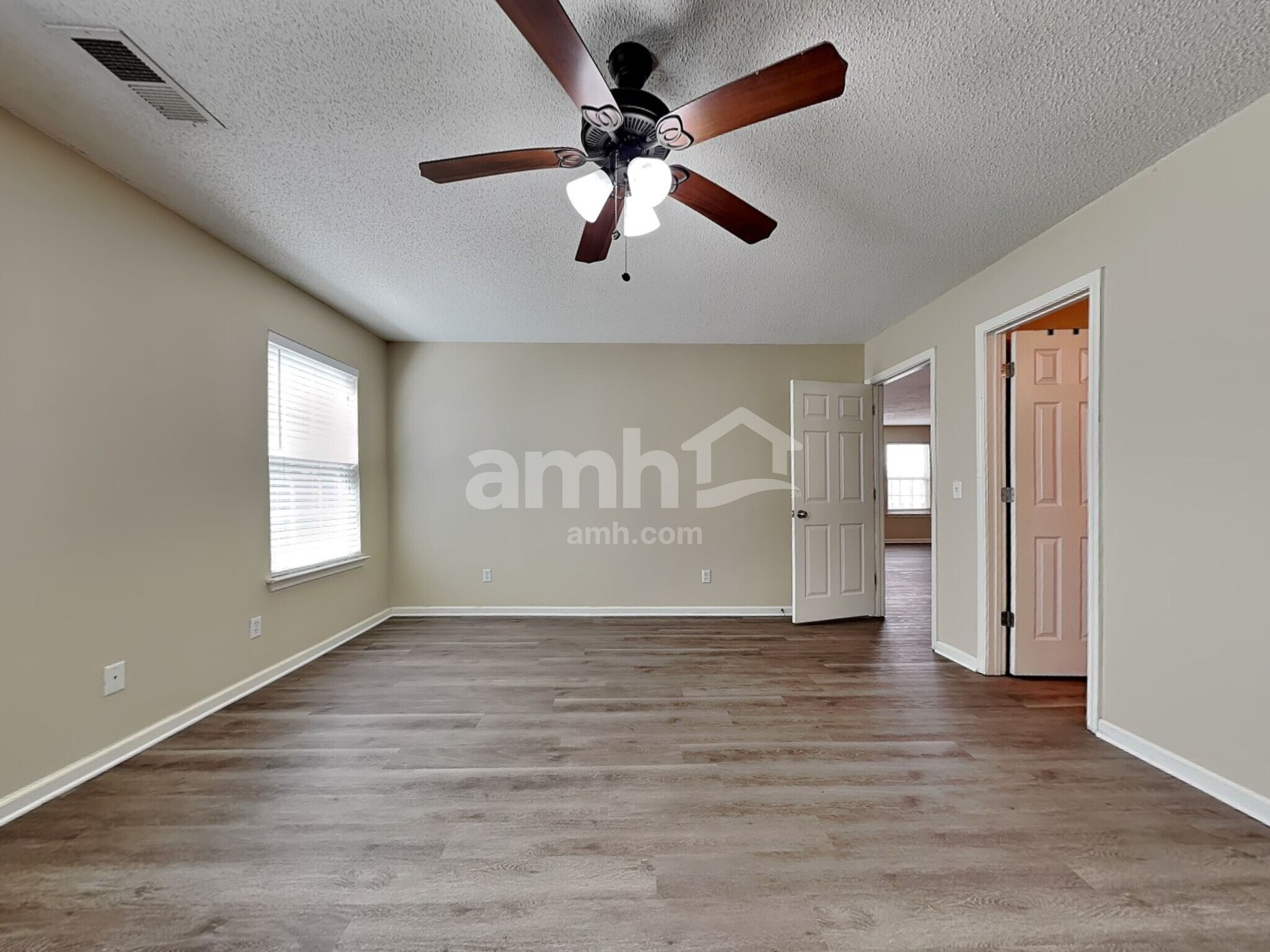 Building Photo - 7 Holly Springs Cir