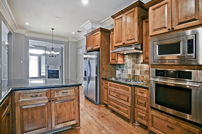 Building Photo - 1140 Robbie St