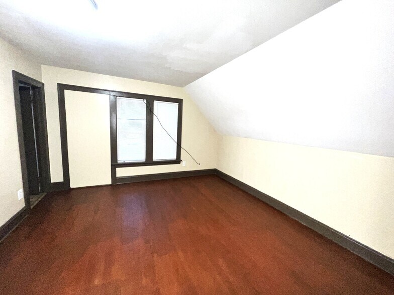 Building Photo - 12015 S Stewart Ave