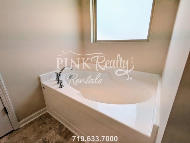 Building Photo - 4014 Colleton Ln