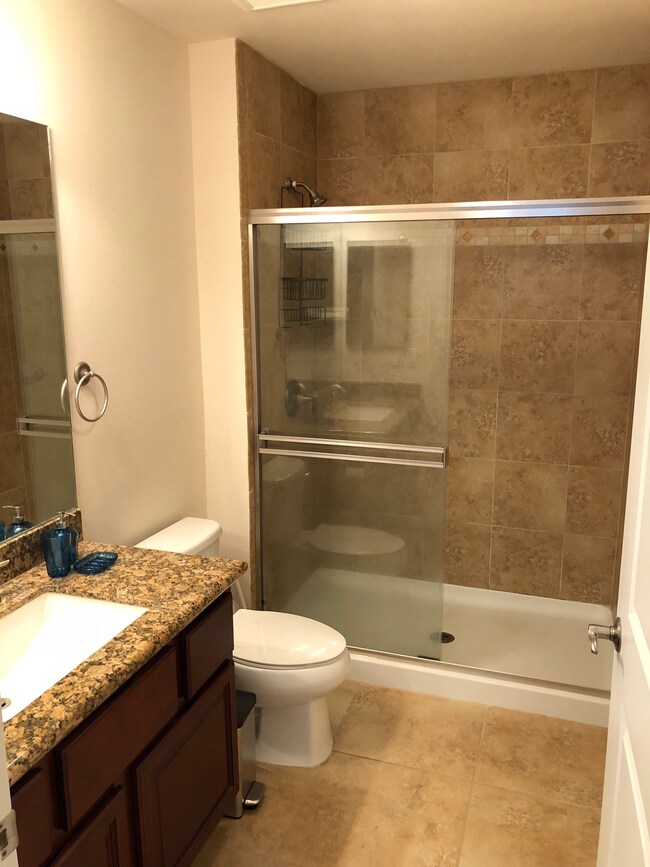 Building Photo - 30 E Lipoa St