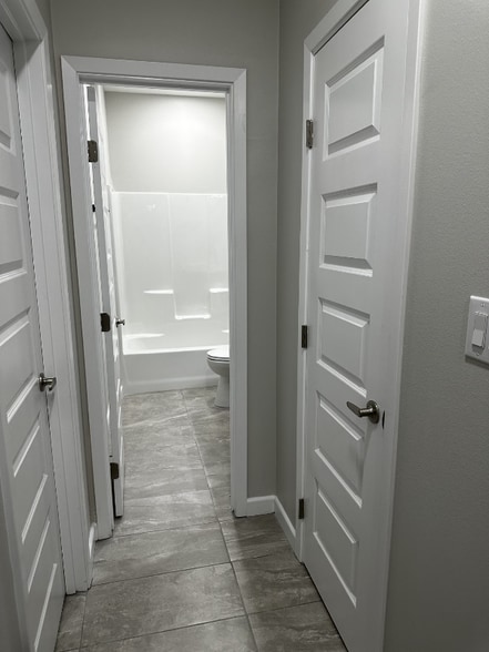 Building Photo - 1002 Sugar Garden Drive