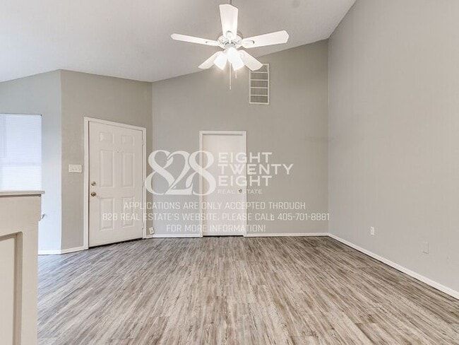Building Photo - Now Touring & Available for Move in! 3 Bed/1.5 Bath Duplex in West Norman!