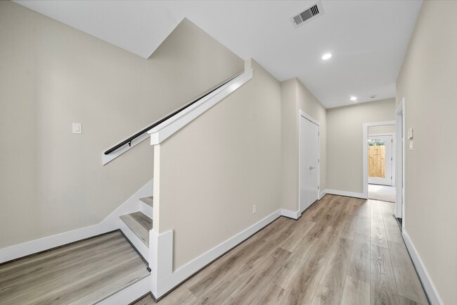 Building Photo - 9 Wellford St