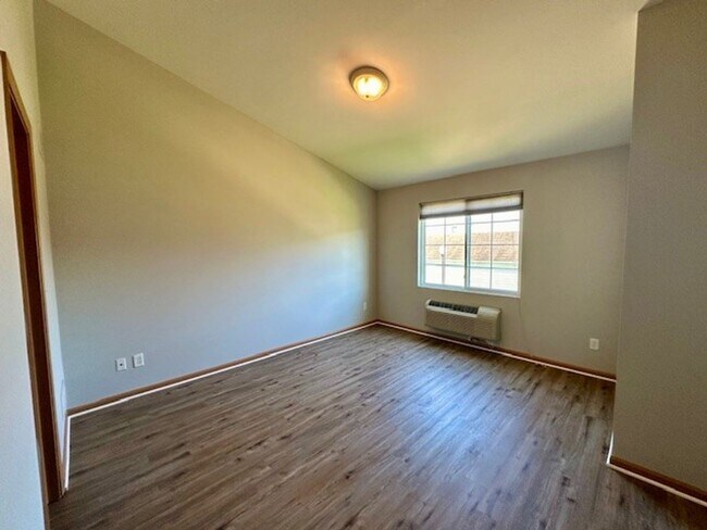 Building Photo - VERY NICE AND NEUTRAL, SECOND FLOOR CONDO, 2BEDROOMS & 2 FULL BATHS. ONE CAR GARAGE