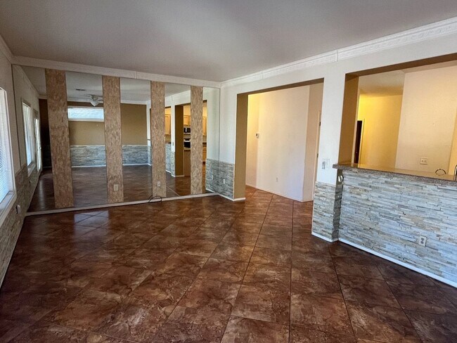 Building Photo - Stunning 3 bedroom 3 bath with Guest House in Sun City Anthem for 55+!