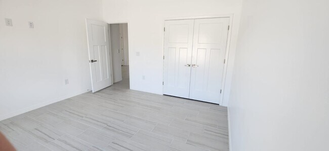 Building Photo - 3049 Chippewa Summit