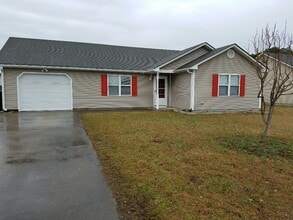 Building Photo - 207 Springvale St