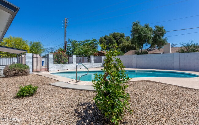 Building Photo - 3325 S Shafer Dr