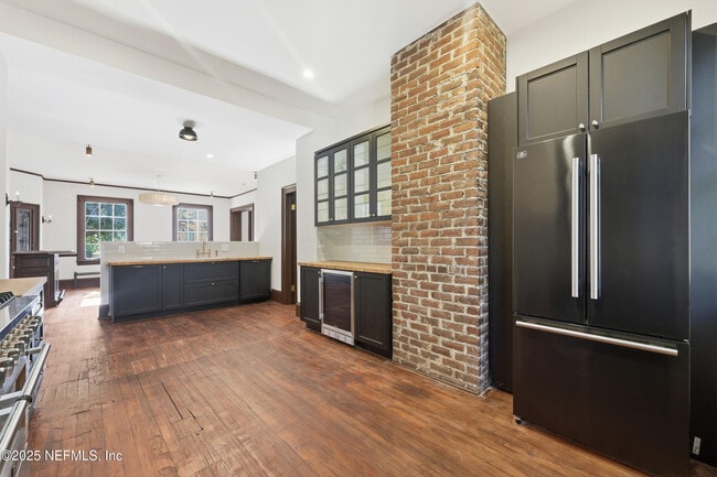 Building Photo - 2979 St Johns Ave