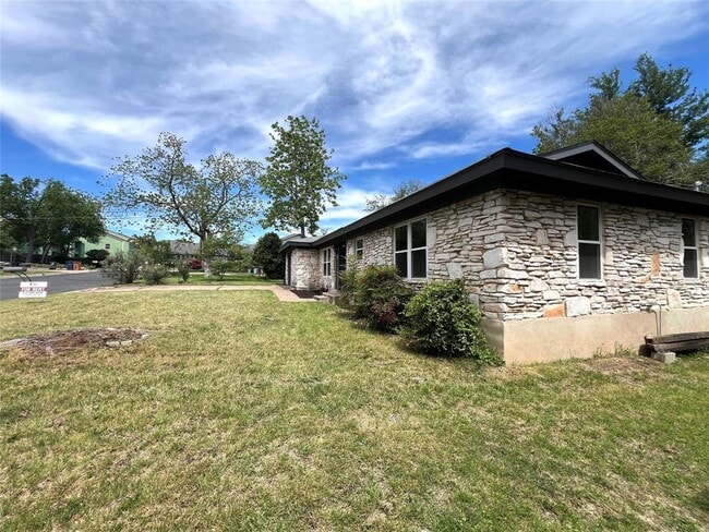 Building Photo - 2503 Biggs Dr