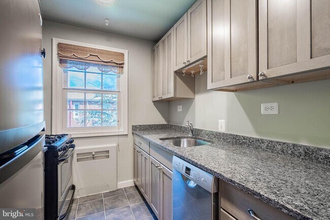 Building Photo - 4374 N Pershing Dr
