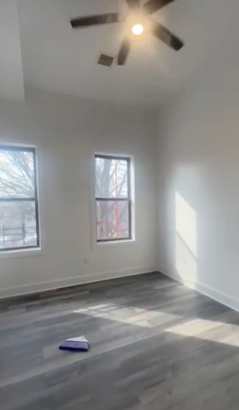 Building Photo - 142 Norwood Ave