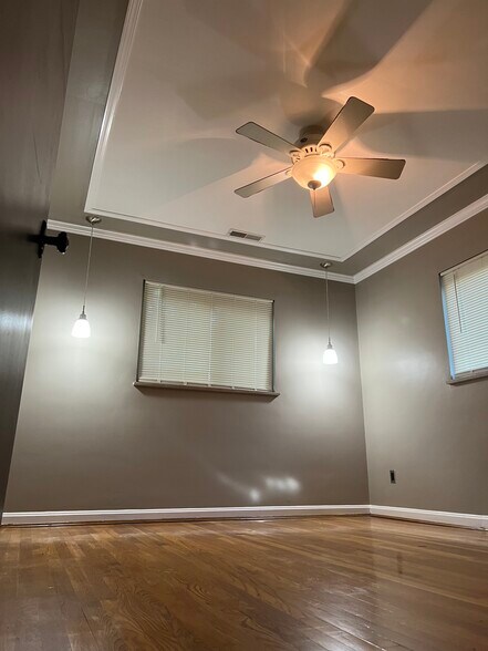 Building Photo - 4250 Sibley Ave