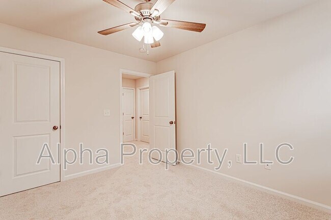 Building Photo - 147 Clingstone Trl