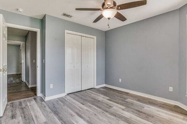 Building Photo - Welcome to your dream home! This stunning 4-bedroom, 3-bathroom residence is perfectly situated n...