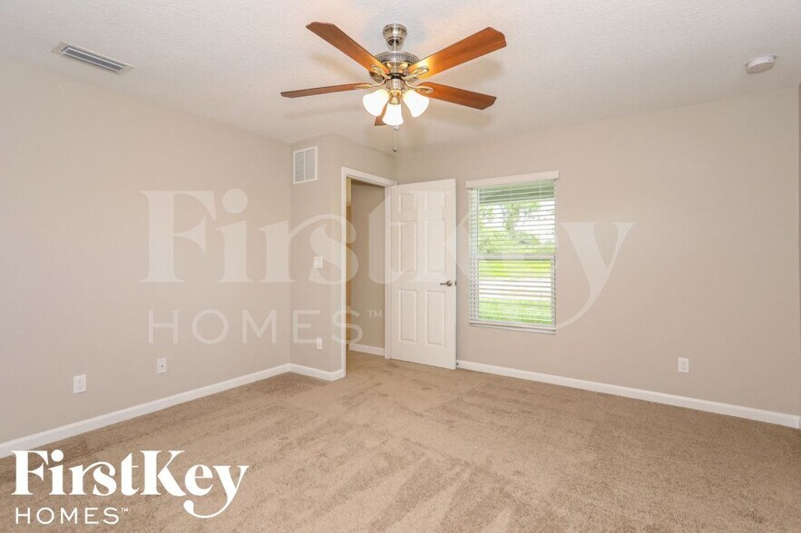 Building Photo - 3501 SW Voyager St