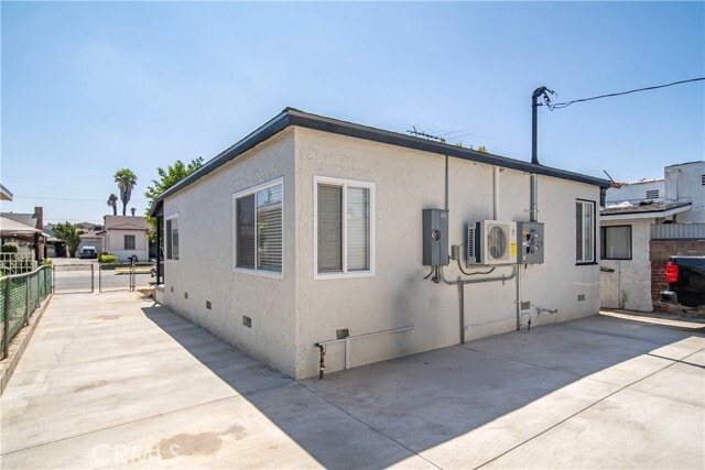 Building Photo - 1039 Simmons Ave