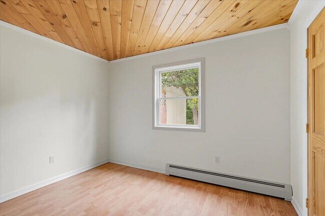 Building Photo - Beautifully Maintained Single-Family Home With Flexible, Multi-Area Layout