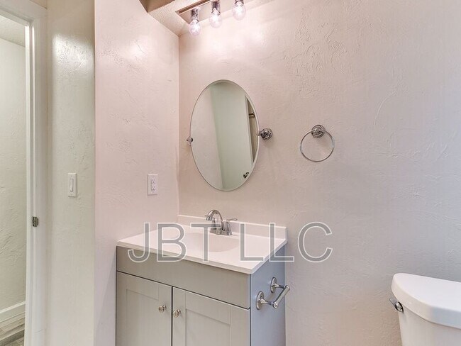 Building Photo - 4416 Meadowoak Dr