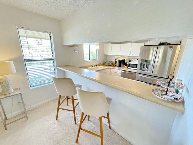 Building Photo - Maui Gardens - Central Kihei Resort Style Complex - Furnished 2 bed/1.5bath