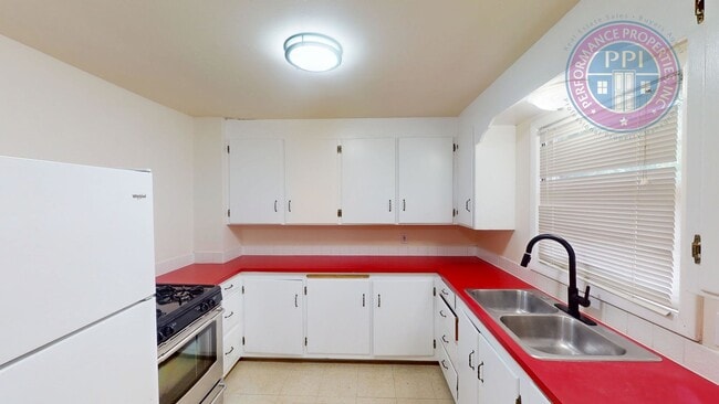 Building Photo - Charming Home in NE Parkrose , David Dougl...