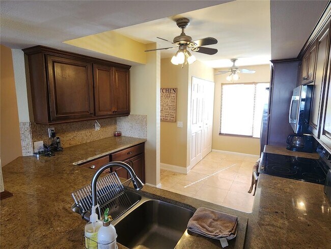 Building Photo - 6290 Bahia Del Mar Cir N