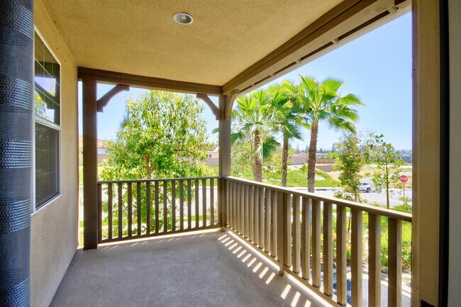 Building Photo - 950 N Chaparral Ln