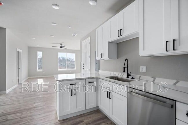 Building Photo - 948 S Corinth St Rd