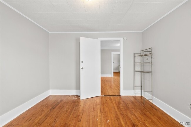 Building Photo - 200 Center St